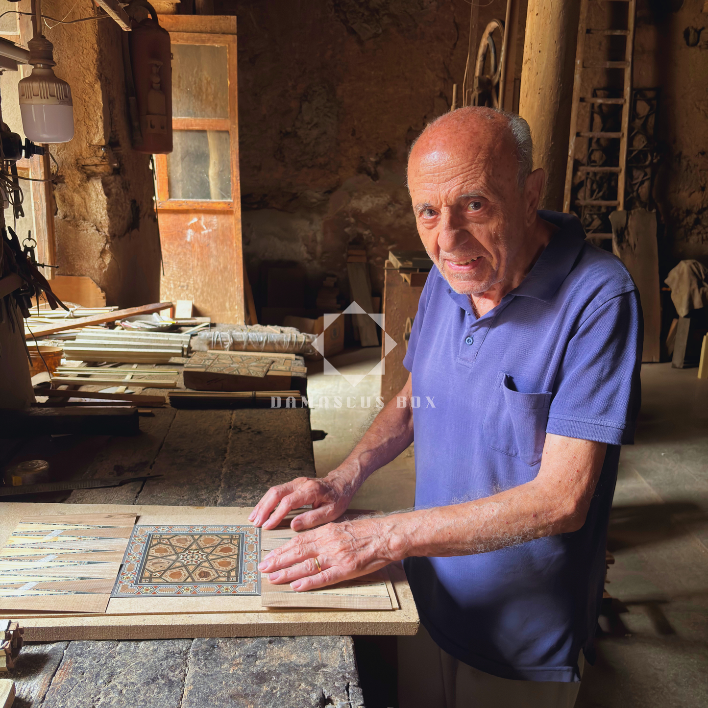 Porte-Stylos Damasquiné en Bois par Gaby Al Dayeh – Bois Naturels & Élégance Artisanale