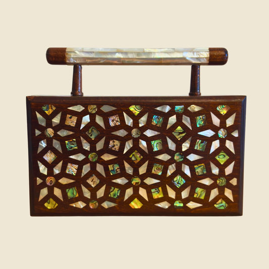 Yasmine – Luxe Damascene Clutch met Parelmoer & Brokaat Voering