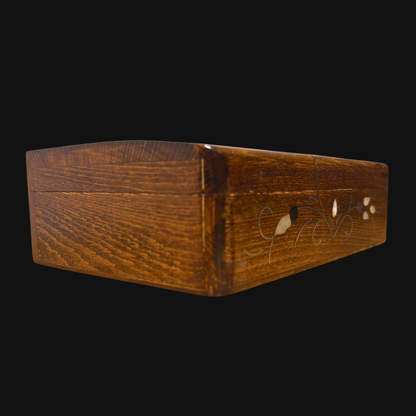 Handgefertigte Luxusbox aus Damaskus – Perlmutt & Samteleganz